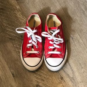 Size Y1 Red Converse